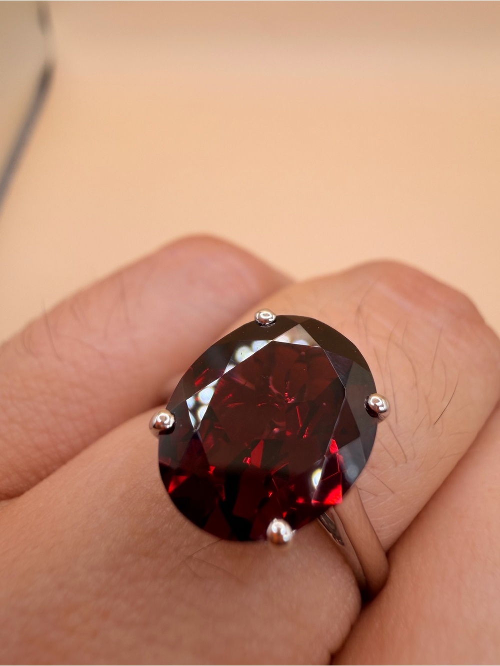 14k White Gold 3.75 Ct Oval Garnet Ring Size 7.